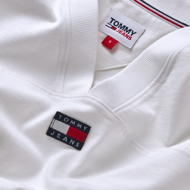TOMMY JEANS TJW OVR XS BADGE TEE WHITE
